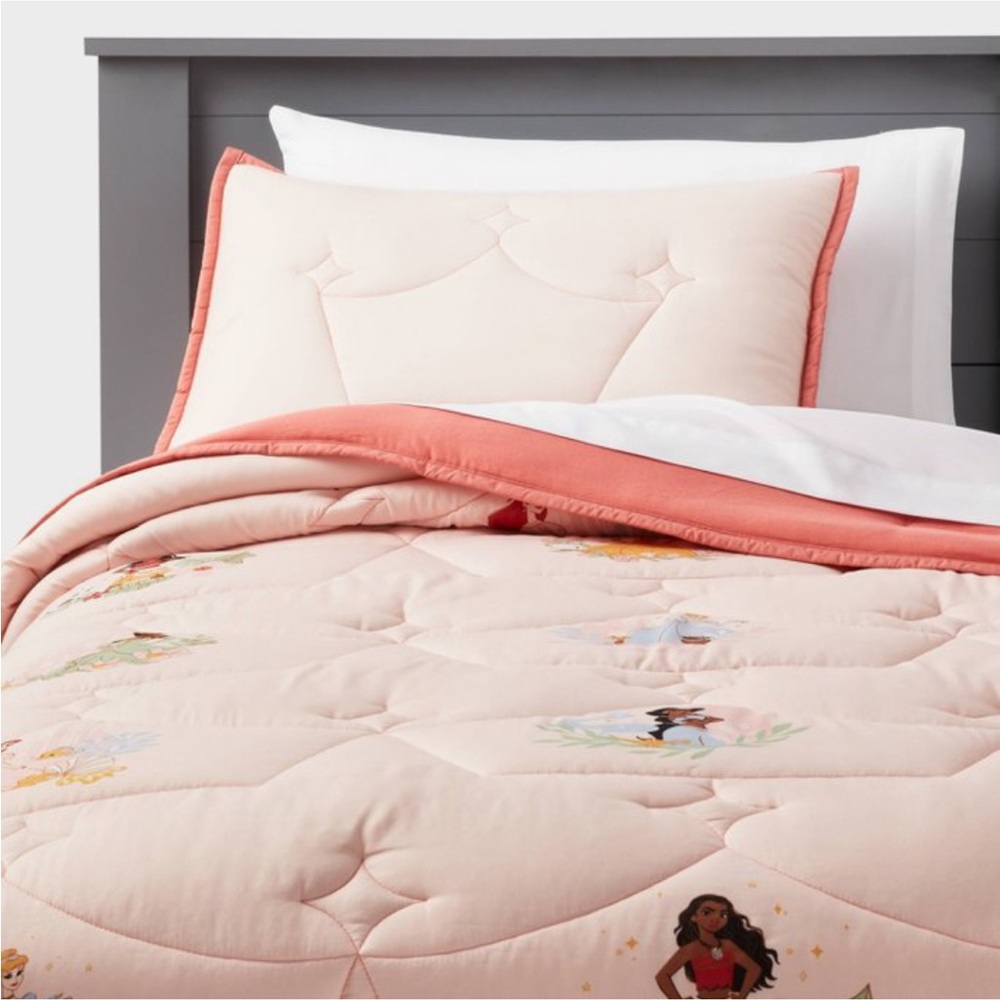 Full/Queen Princess Characters Kids' Quilt - The Disney Collection by Pillowfort